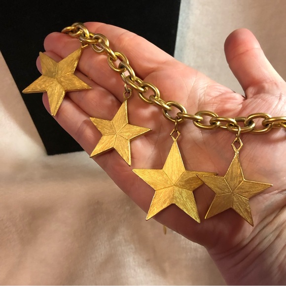 Premier Designs matte gold and cream stars necklace and pierced earrings set - Picture 7 of 10